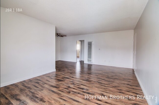 Foto del edificio - 8330 Willis Ave