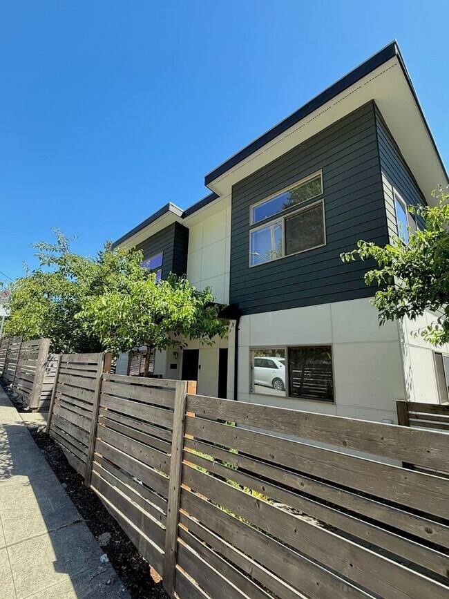 Foto del edificio - Contemporary 3BR Seattle Townhome – Comfor...