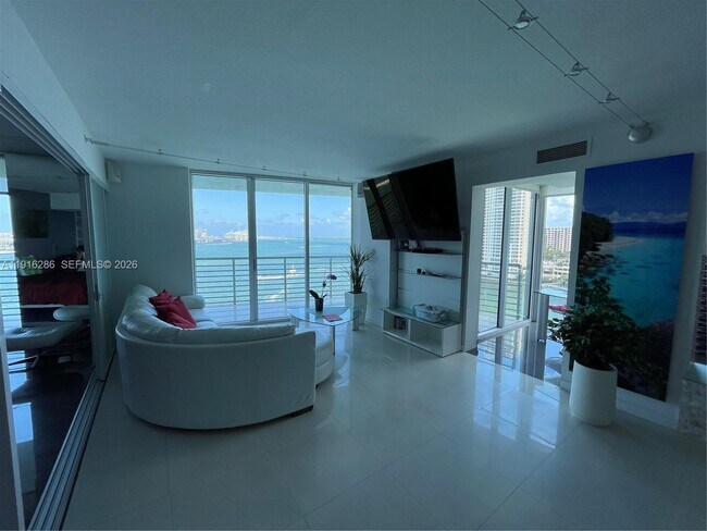Foto del edificio - 335 S Biscayne Blvd