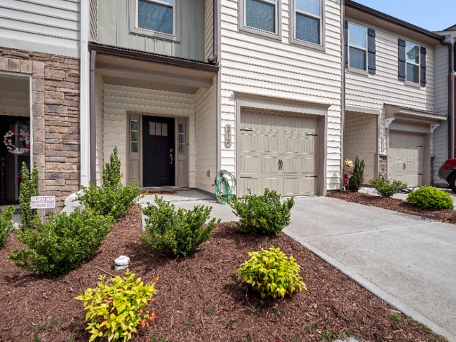 Foto del edificio - 232 Cross Blossom Rd