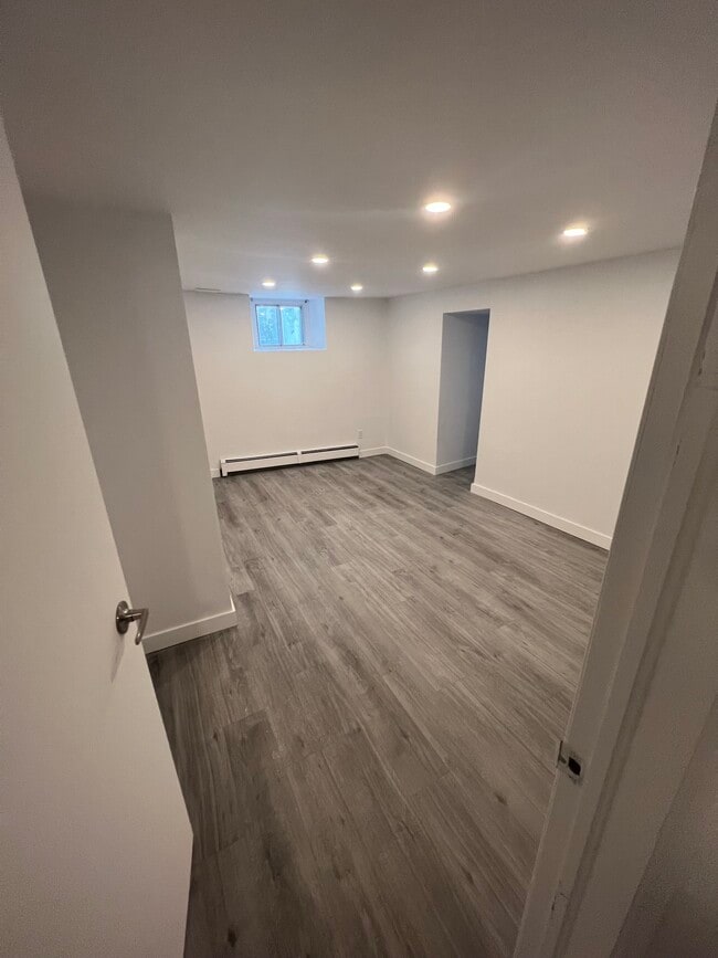 Building Photo - Cozy One-Bedroom In Downtown Kitchener $1525