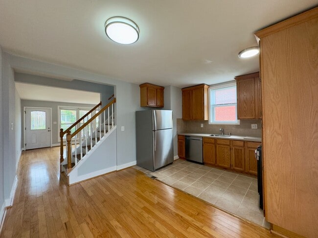 Building Photo - Charming 3Bed/2Bath Apartment in Violetvil...