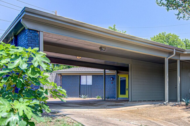 Building Photo - 2301 Metcalfe Rd