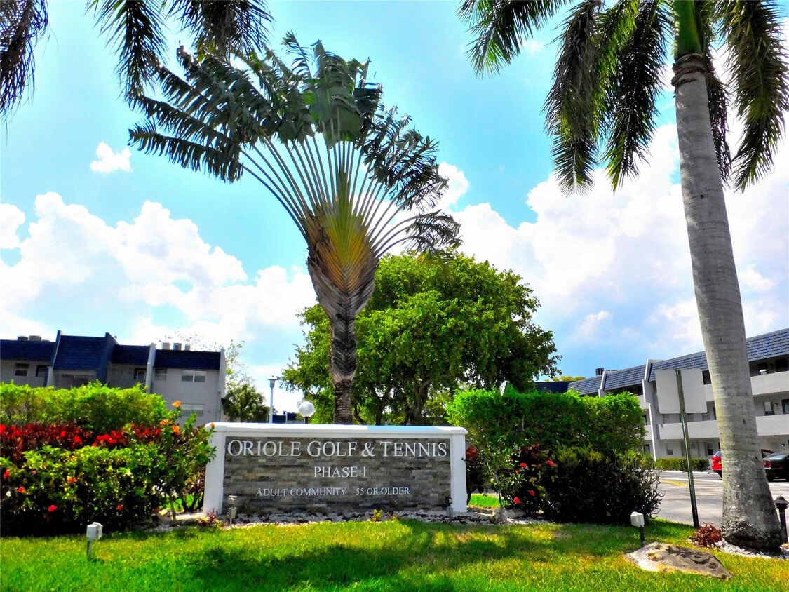 Foto principal - 7807 Golf Cir Dr