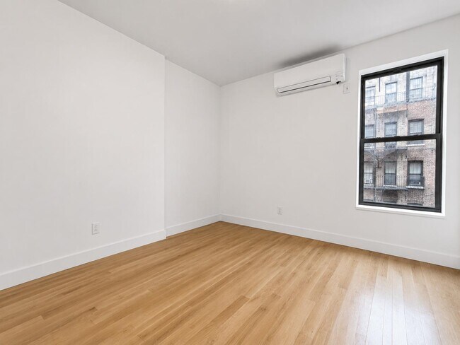 Foto del edificio - 346 W 52nd St