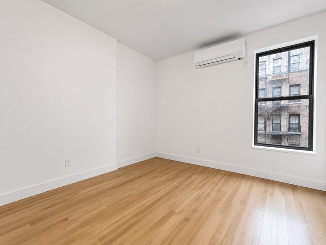 Building Photo - 346 W 52nd St
