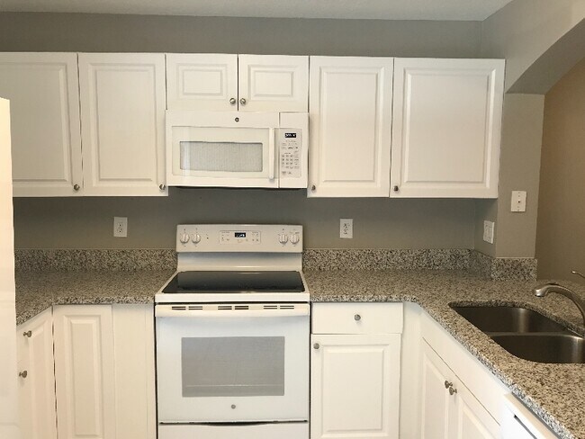 Building Photo - 890 Luminary Cir
