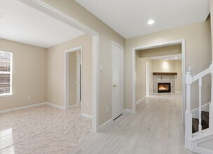 Building Photo - 8515 Leafdale Dr