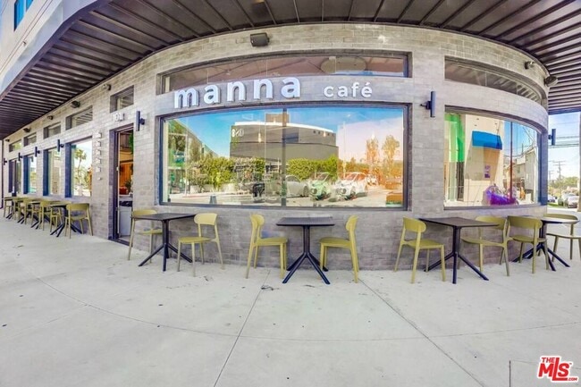 Foto del edificio - 105 S Fairfax Ave