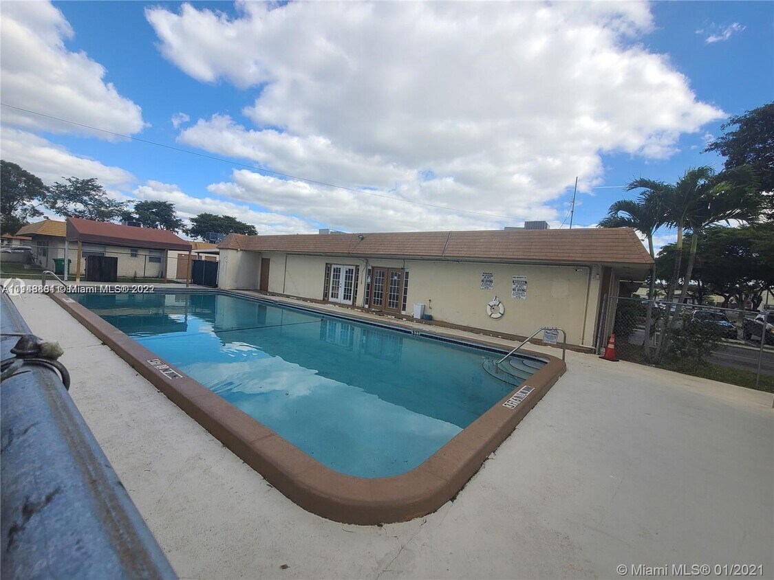 Primary Photo - 5300 NW 24th St