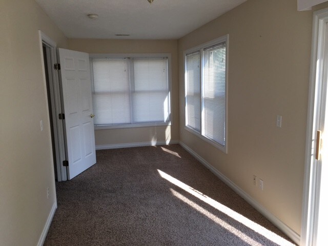 Building Photo - 5834 Outer Dr
