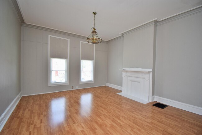 Building Photo - 816-818 Summit Ave