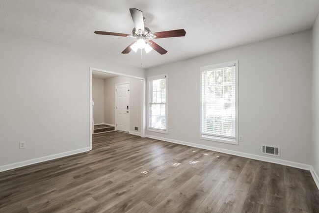 Building Photo - 895 Highland Terrace NE