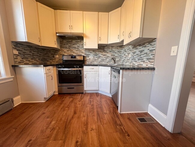 Foto del edificio - 4820 N Springfield Ave