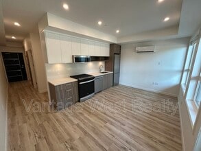 Building Photo - 630-630 Boynton Pl