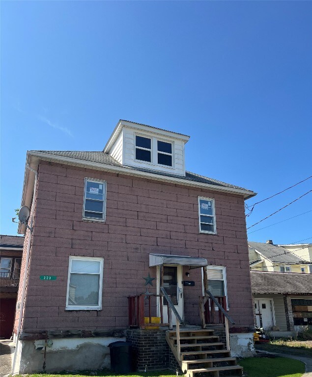 Foto principal - 223 Squires Ave