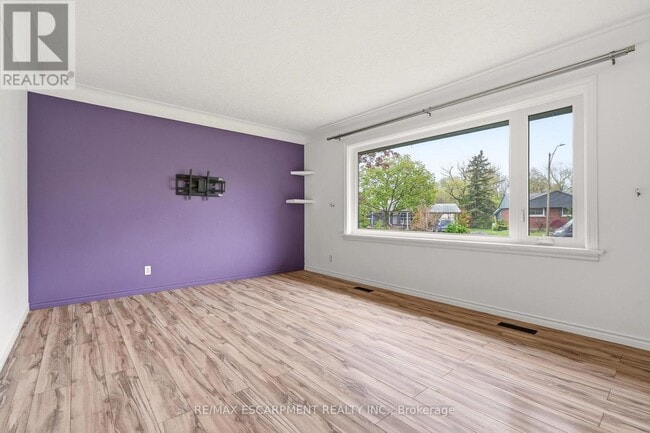Building Photo - 25 Briarsdale Dr