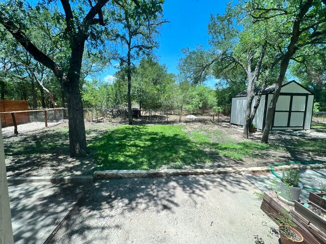 Foto del edificio - 124 Oak River Dr