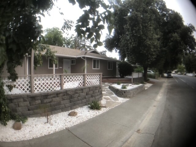 Building Photo - 906 Sycamore Ln