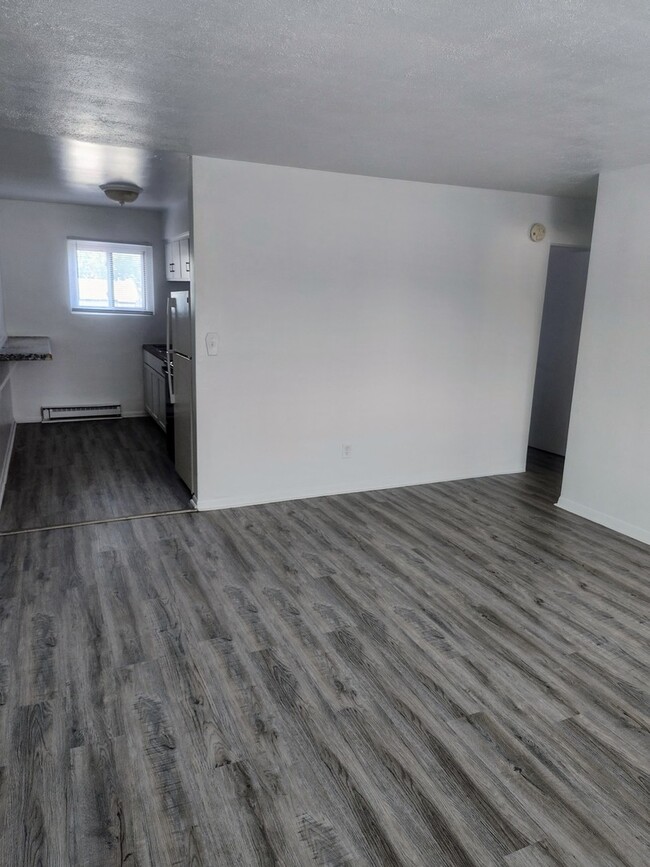 Building Photo - 1039 Sheridan Rd