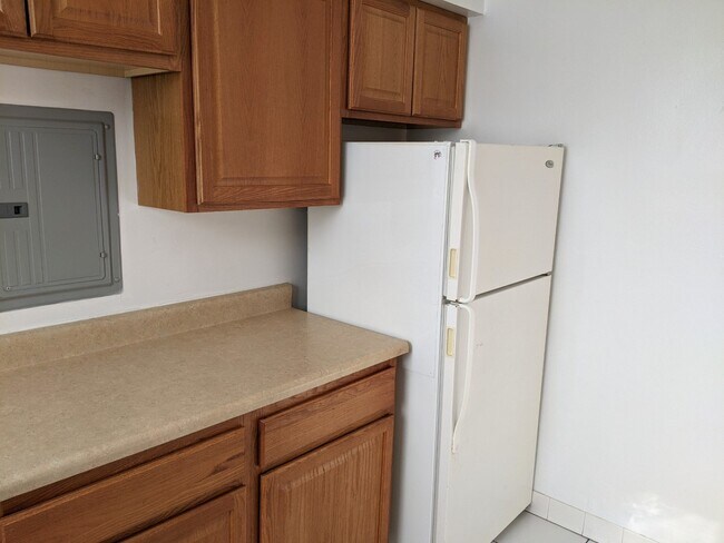 Building Photo - 908 Reba Pl