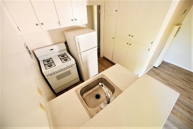 Building Photo - 425 Alcatraz Ave