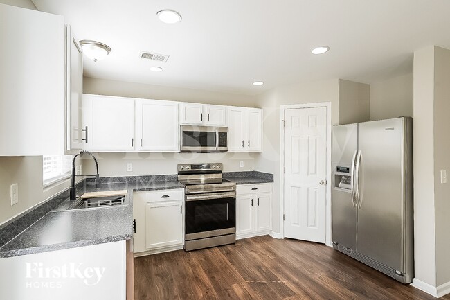 Building Photo - 1692 Comanche Run