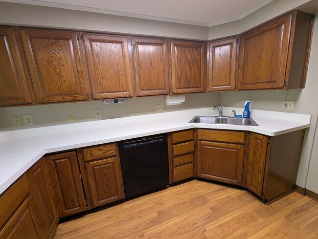 Foto del edificio - 8033-8033 Huron St