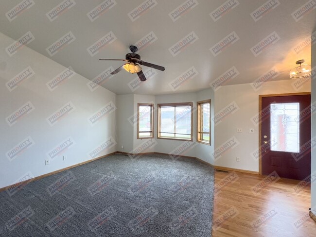 Building Photo - Gorgeous Single Family Home
