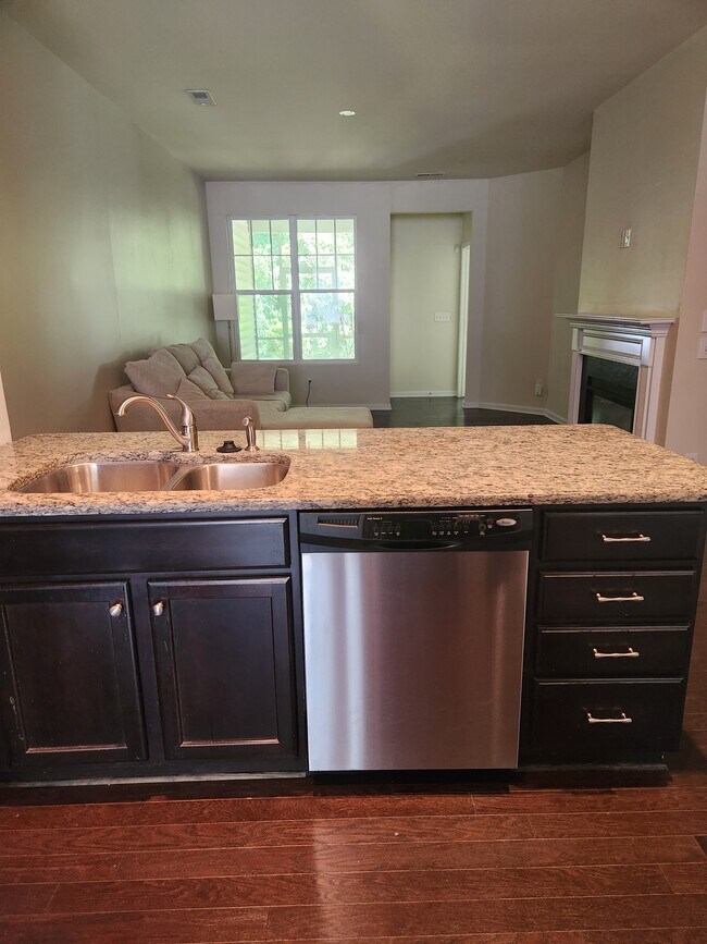 Foto del edificio - 7224 Terregles Dr