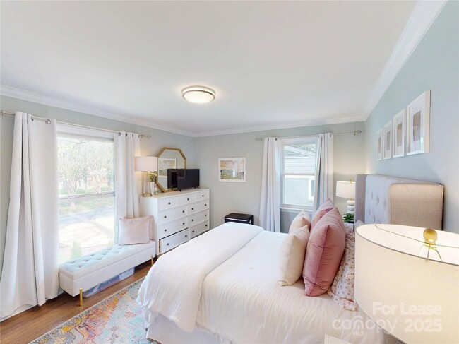 Building Photo - 652 Manhasset Rd