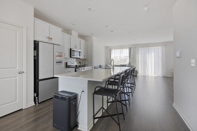 Foto del edificio - 2251 Parkside Dr