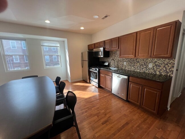 Building Photo - 601 N 39th St