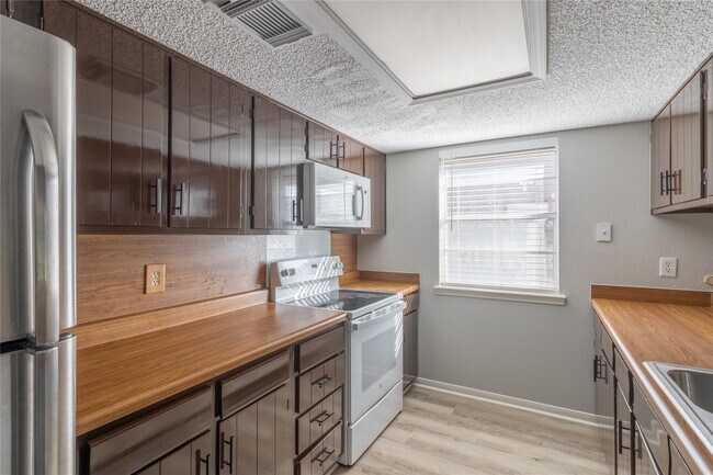 Foto del edificio - 19431 Wood Village Ln