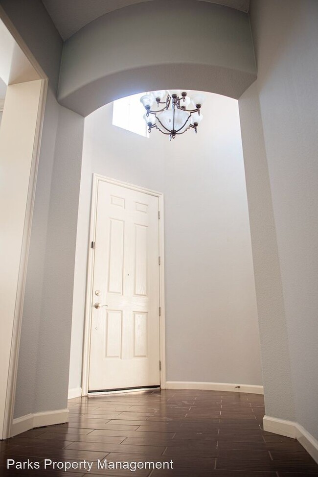 Building Photo - 4 br, 2.5 bath House - 2384 Tremont Ct.