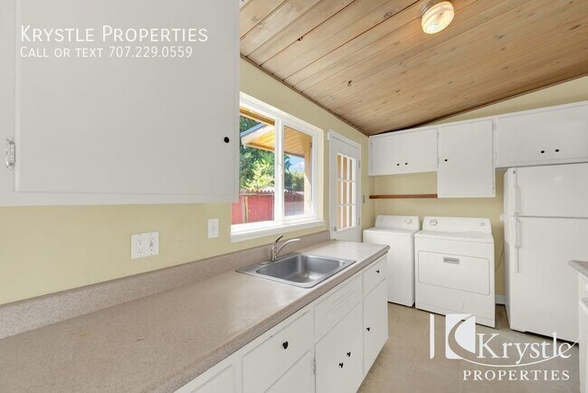 Foto del edificio - Lovely ranch style home with large rooms!