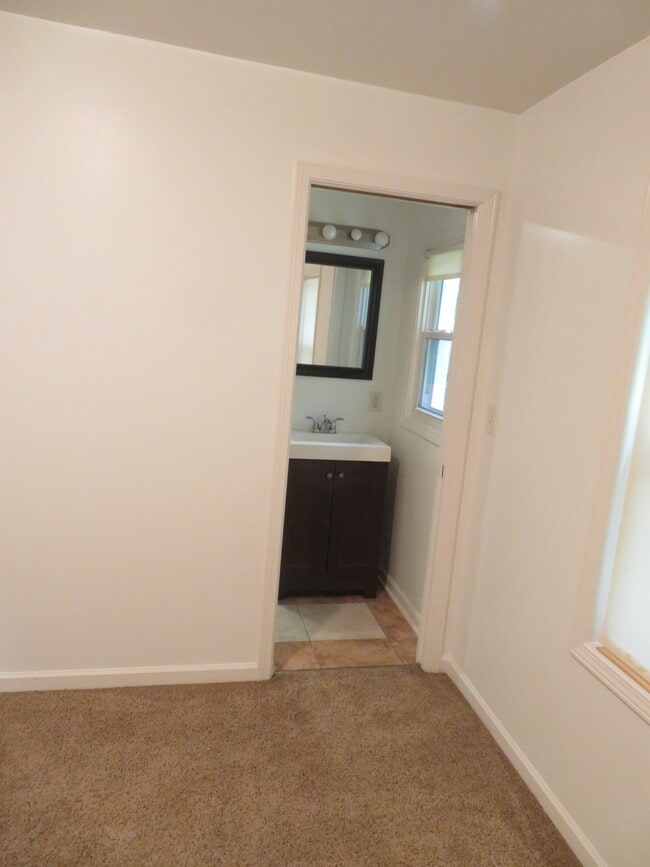Building Photo - 1139 Yorkshire Dr
