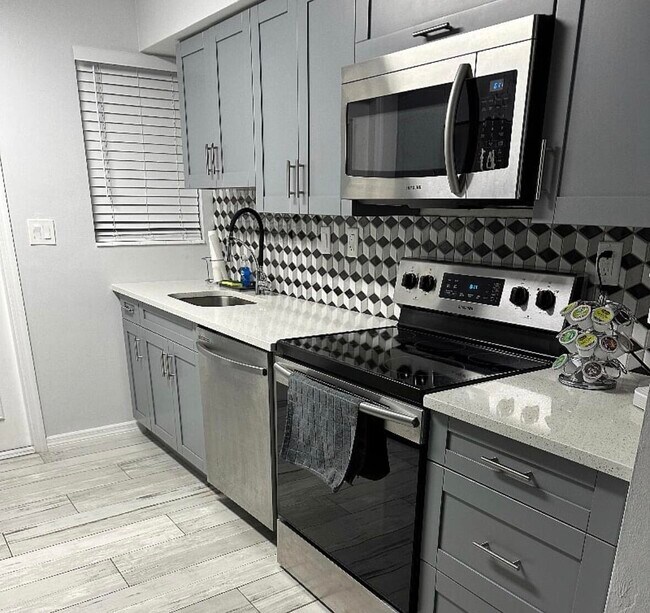 Foto del edificio - 136 Akron St