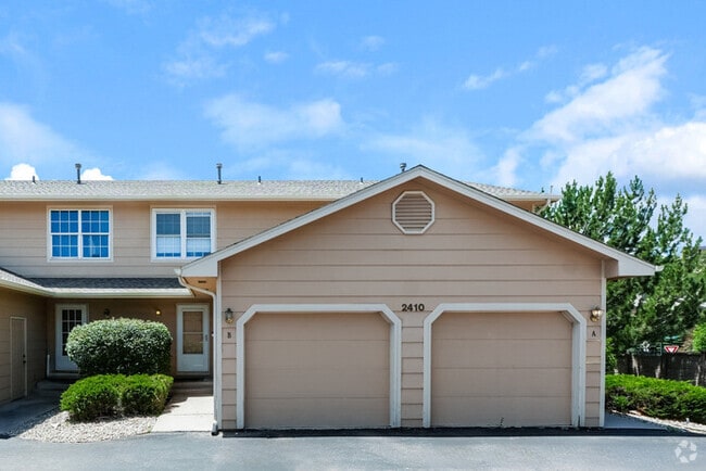 Building Photo - 2410 Hamlet Ln