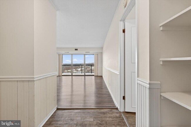 Foto del edificio - 307 Yoakum Pkwy