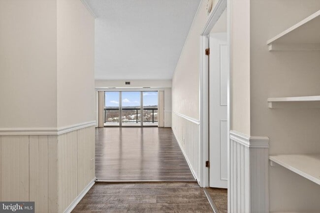 Building Photo - 307 Yoakum Pkwy