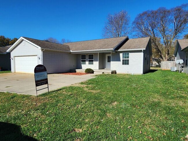 Foto del edificio - 4 bed 2 bath Home Located On The Eastside