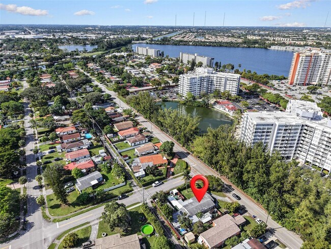 Foto del edificio - 1300 NE 183rd St