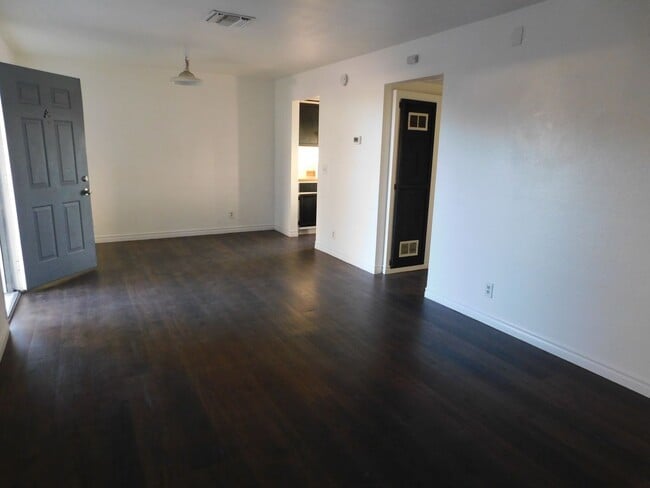 Foto del edificio - 325 S Norma St