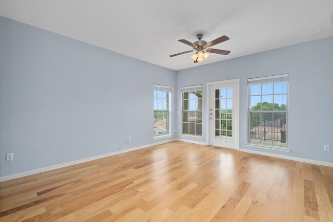 Building Photo - 6810 Deatonhill Dr