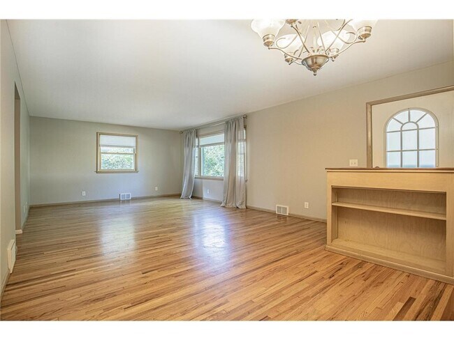 Foto del edificio - 616 3rd Ave NE