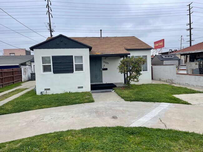 Foto del edificio - 15223 Atkinson Ave