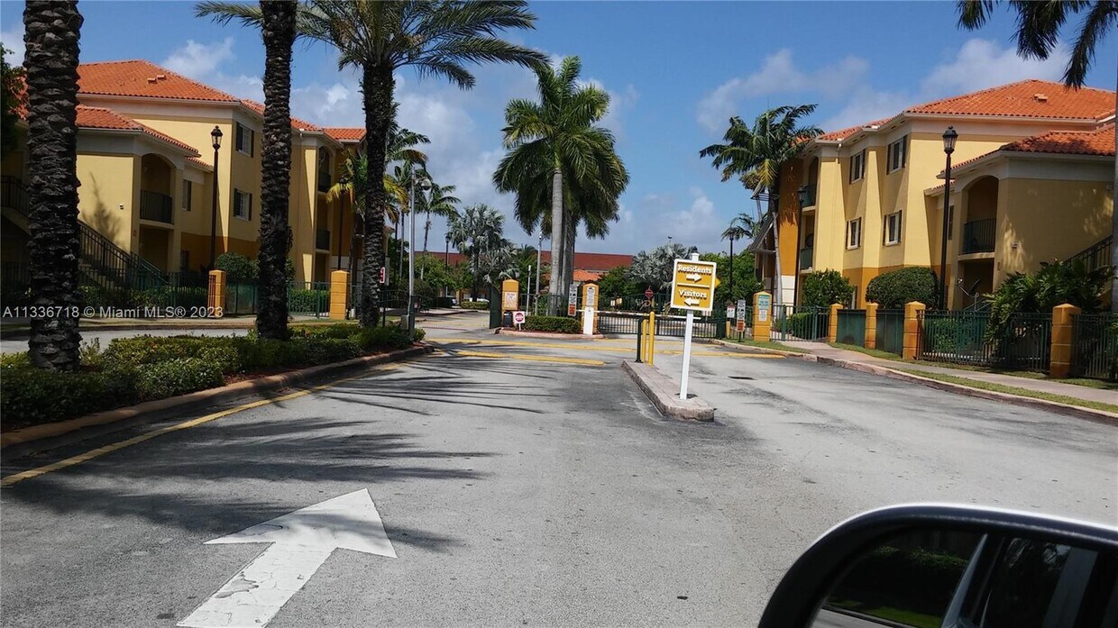 Primary Photo - 7300 NW 114th Ave