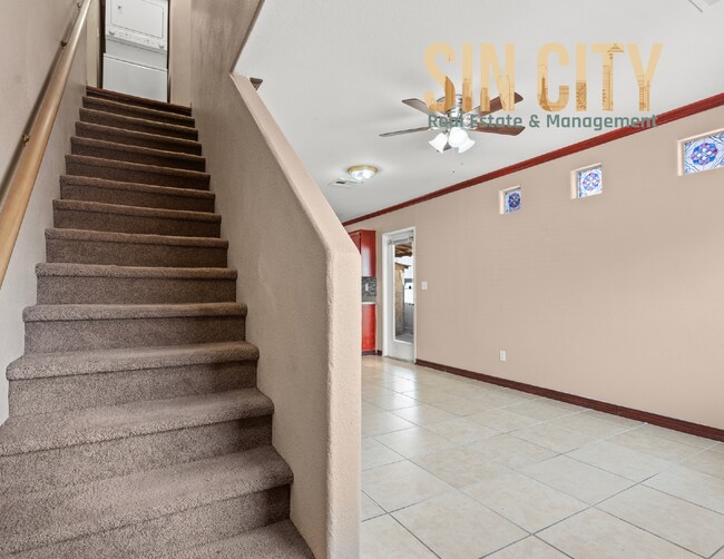 Building Photo - "Charming 3-Bedroom Retreat on Paradise Sk...