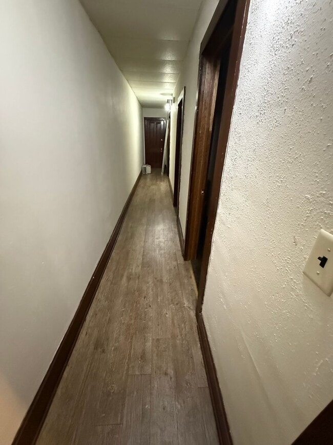 Building Photo - Spacious 4-Bedroom Apartment with Main Street Views